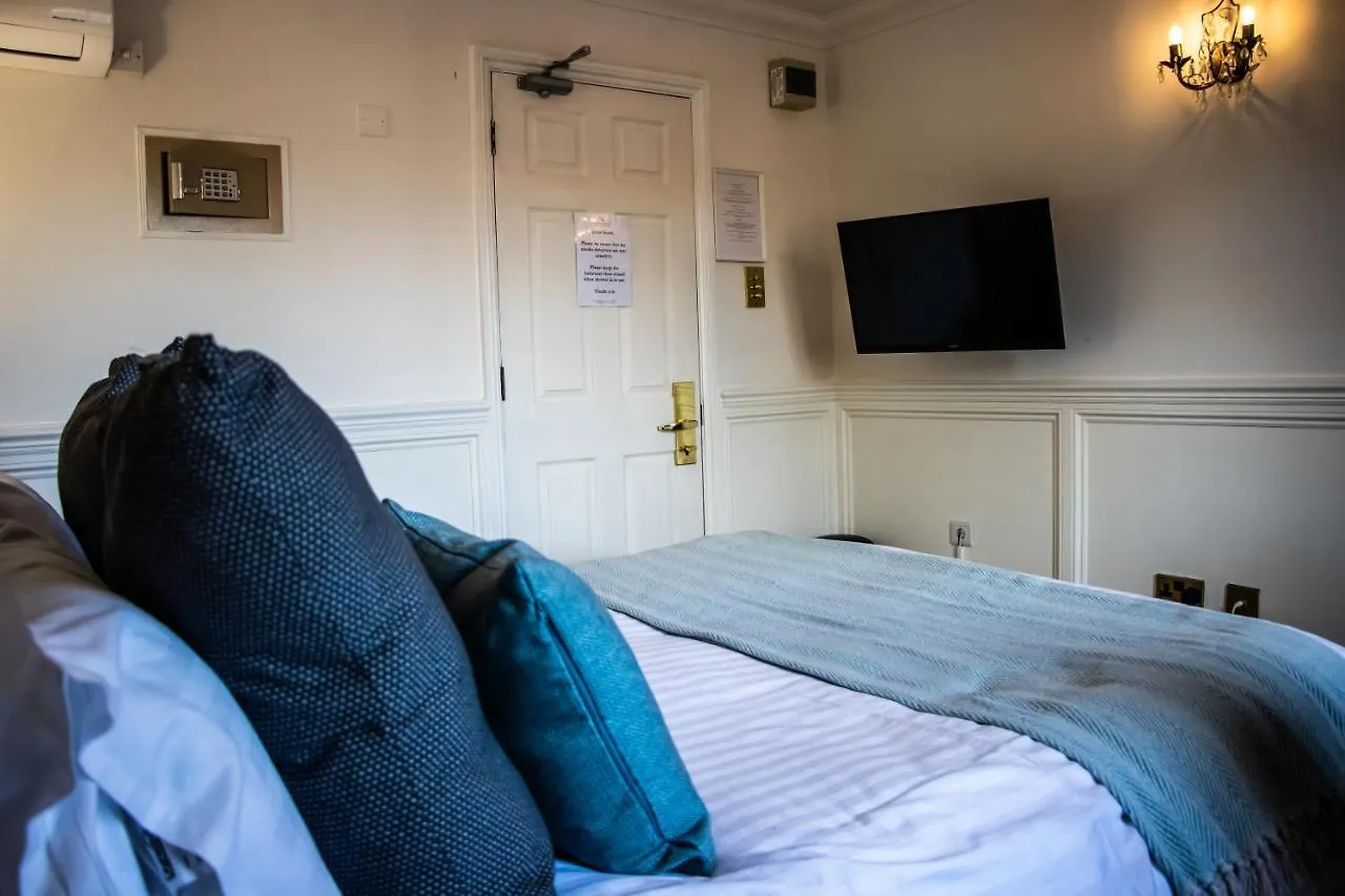 The Lord Bute Hotel Highcliffe 5*,